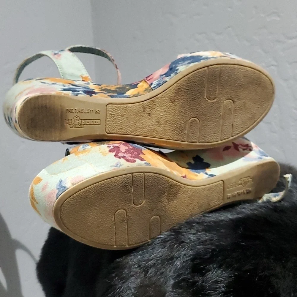 FLORAL ROLLERCOASTERS PLATFORM CHUNKY SANDALS SIZE 7.5 ROMANTIC DAINTY